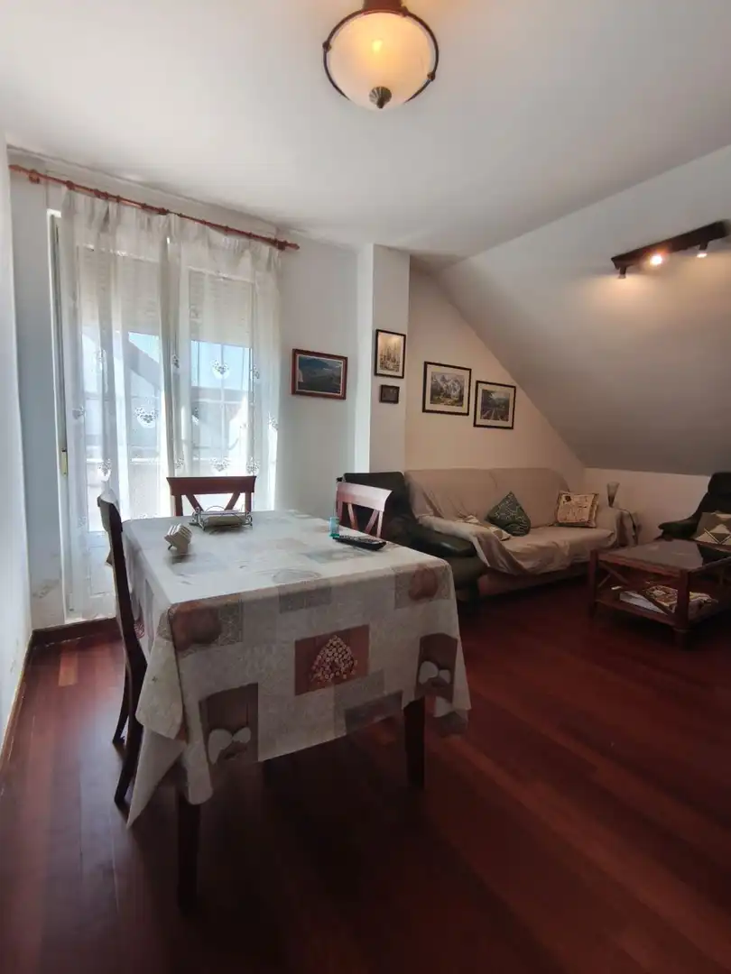 Sala de estar de Dúplex en venta en Bárcena de Cicero con Calefacción, Terraza y Trastero