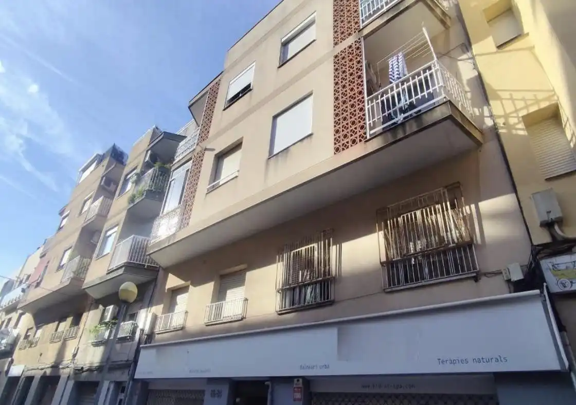 Vista exterior de Piso en venta en Cornellà de Llobregat