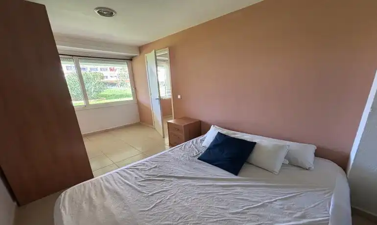 Dormitori de Planta baixa en venda en Roses amb Calefacció, Jardí privat i Moblat