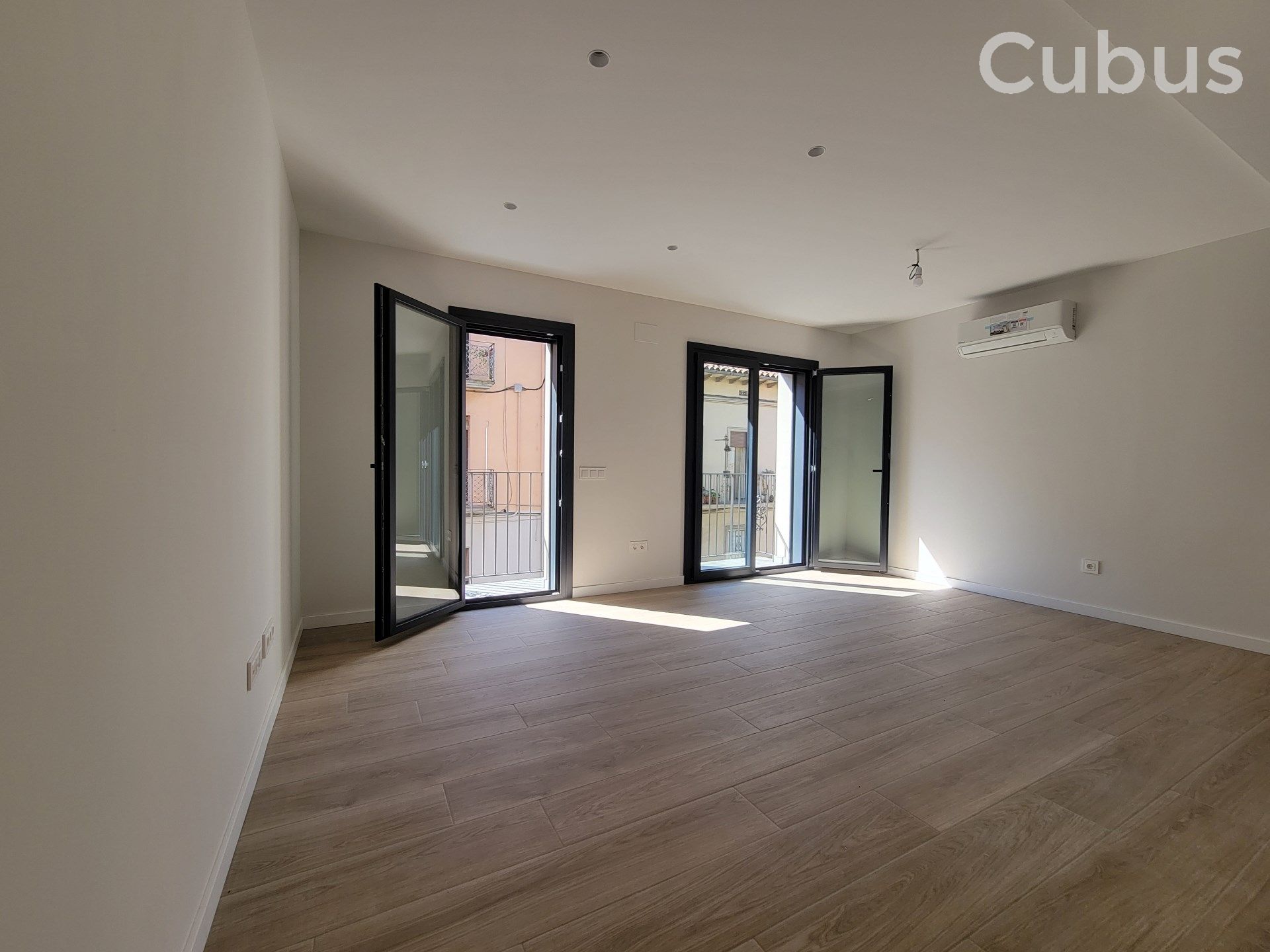 Living room of Flat for sale in Olot  with Air Conditioner, Heating and Balcony