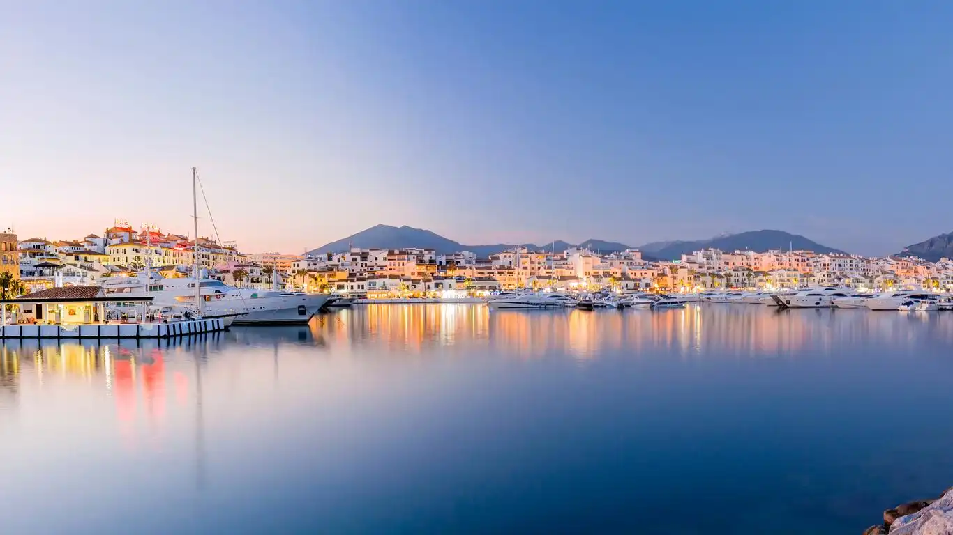 Vista exterior de Ático en venta en Marbella con Aire acondicionado, Calefacción y Terraza