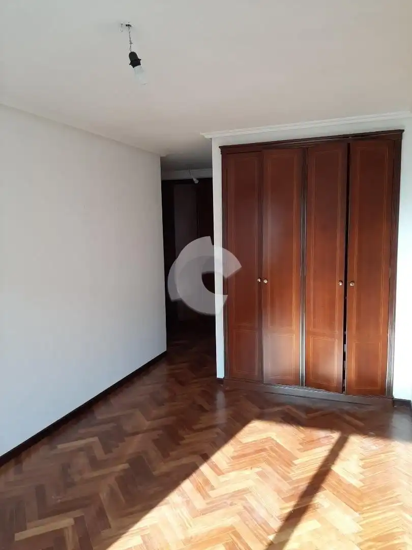 Habitación de Piso de alquiler en A Coruña Capital  con Calefacción, Parquet y Trastero