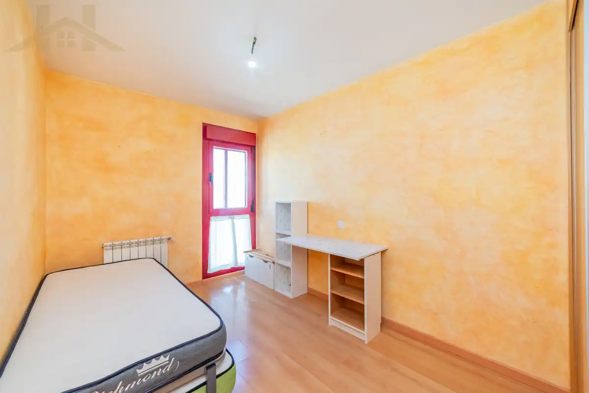 Flat for sale in Calle del Planeta Venus, Parla Este