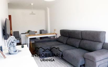 Sala d'estar de Pis en venda en Ramales de la Victoria amb Calefacció i Piscina comunitària