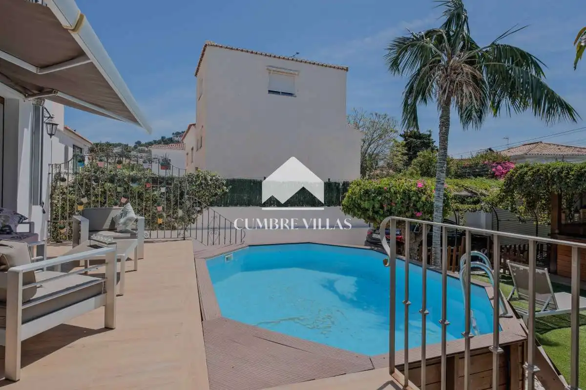 Vista exterior de Casa o chalet en venta en Almuñécar con Jardín privado, Terraza y Amueblado