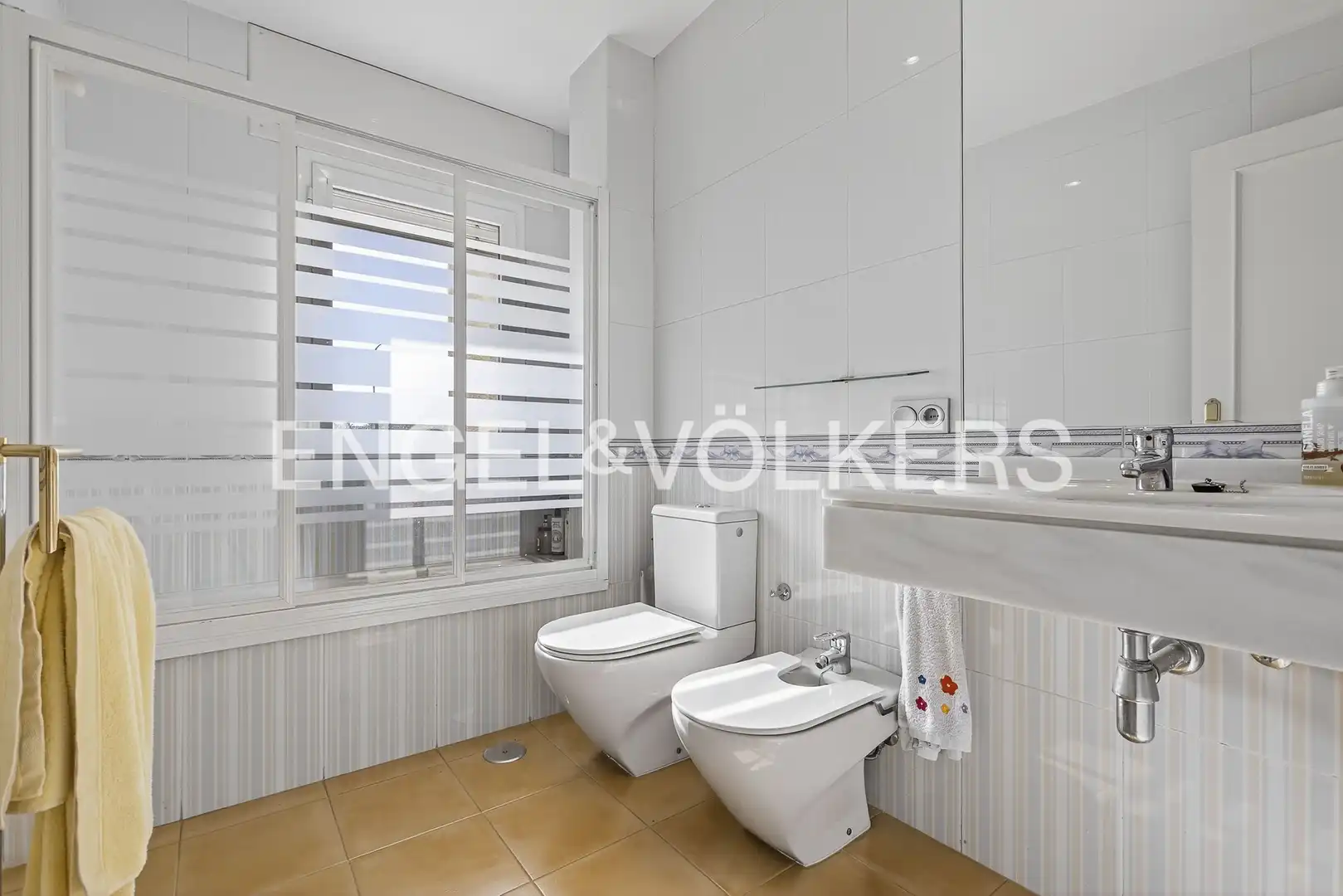 Bathroom of Houses for sale in Dos Hermanas  with Air Conditioner, Heating and Private garden