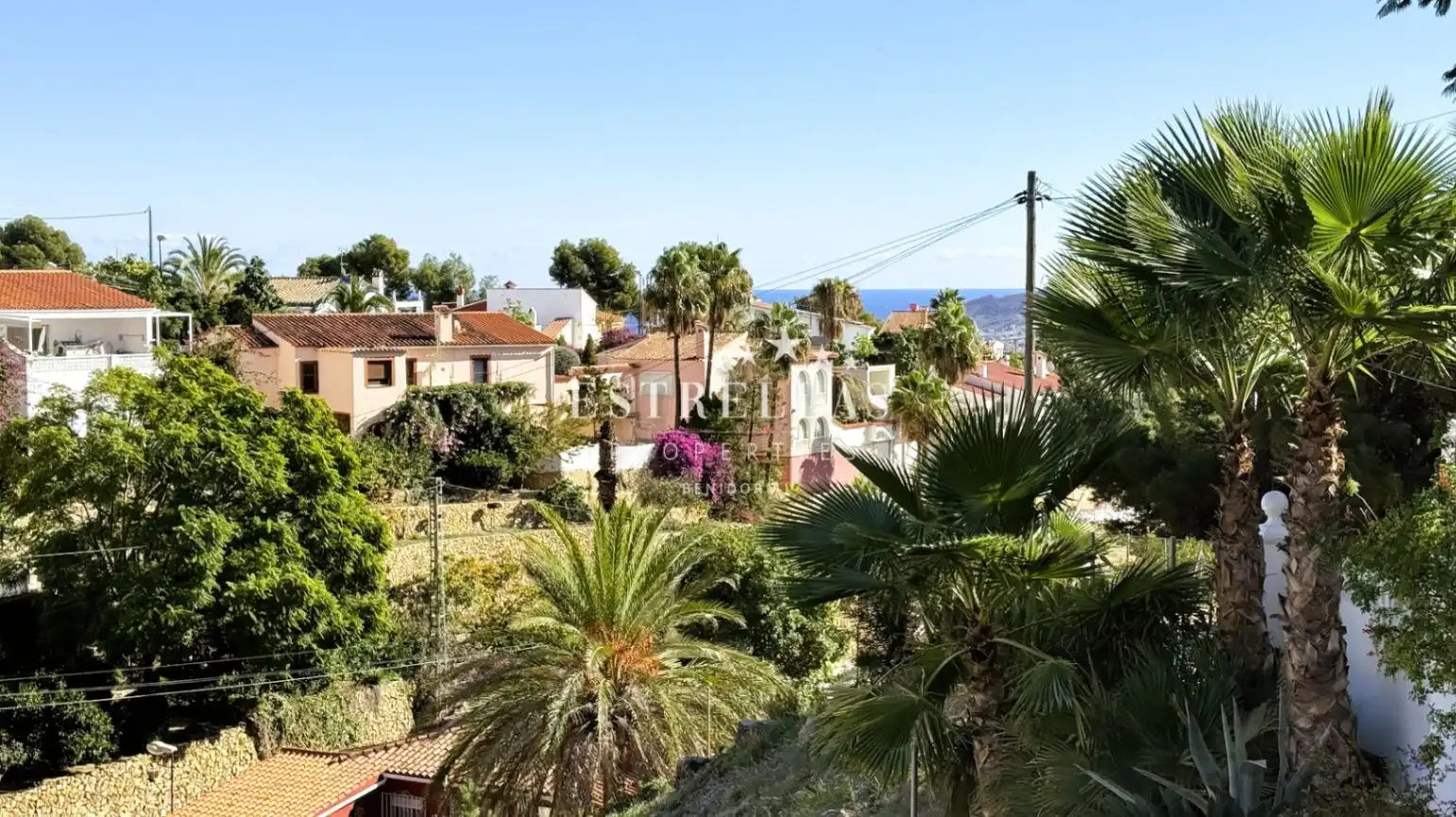 Vista exterior de Casa o xalet en venda en La Nucia amb Aire condicionat, Calefacció i Jardí privat