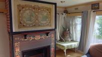 Sala d'estar de Casa o xalet en venda en Arija amb Calefacció, Jardí privat i Terrassa