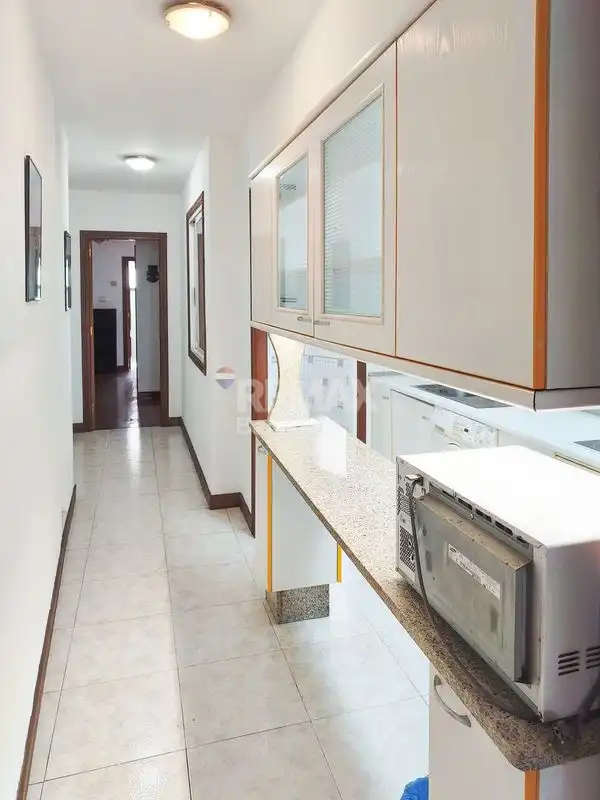 Cuina de Pis en venda en Vigo  amb Calefacció, Parquet i Terrassa