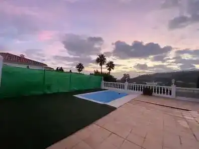 Piscina de Casa adosada de lloguer en Coín amb Piscina