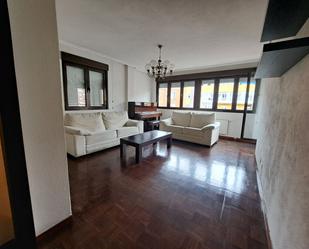 Sala d'estar de Pis en venda en Avilés amb Calefacció, Terrassa i Traster
