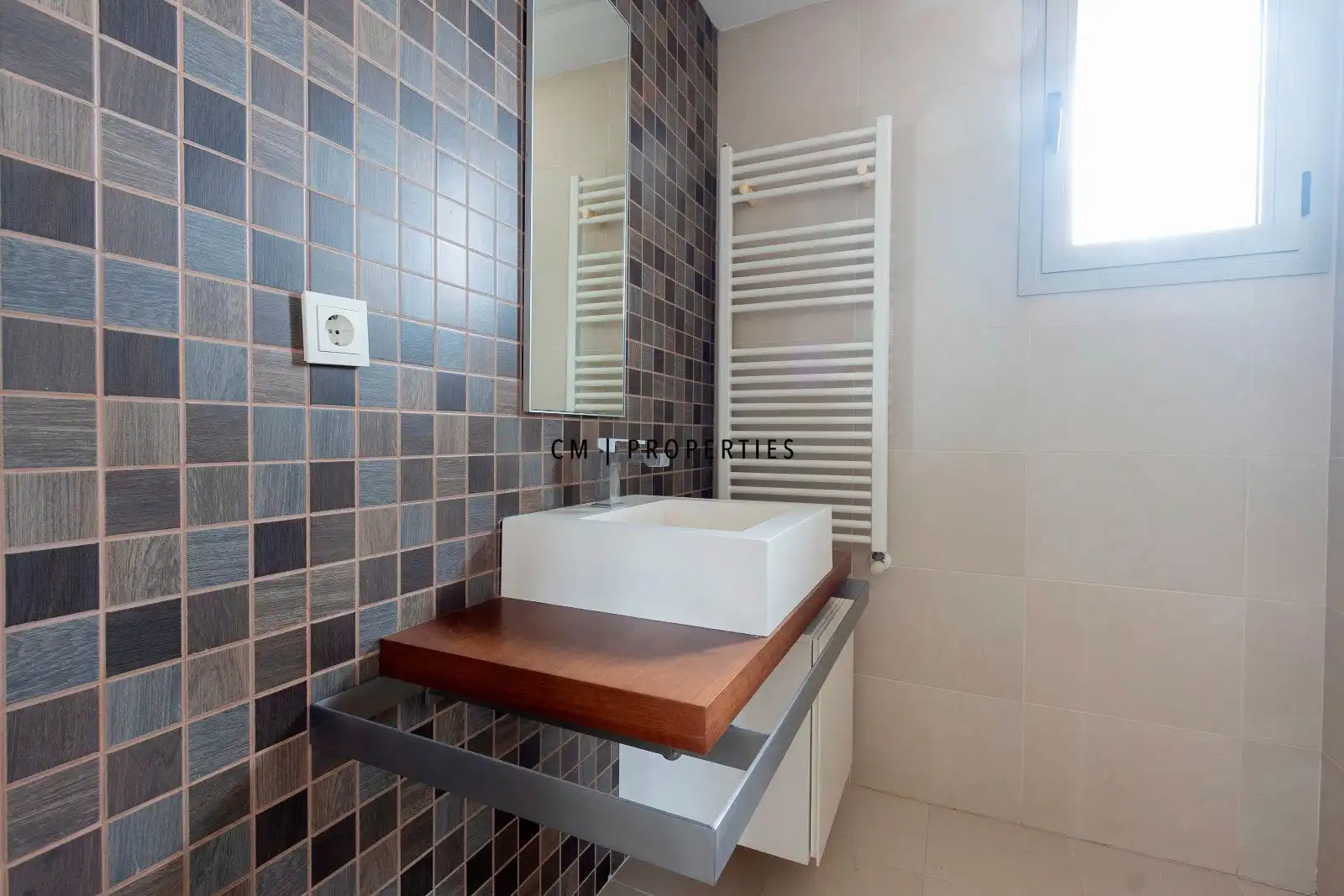 Bathroom of Duplexes for sale in Valencia  with Air Conditioner, Heating and Parquet flooring