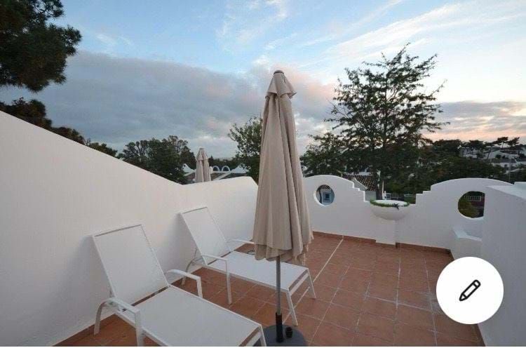Terrace of House or chalet for sale in Marbella  with Air Conditioner, Heating and Terrace