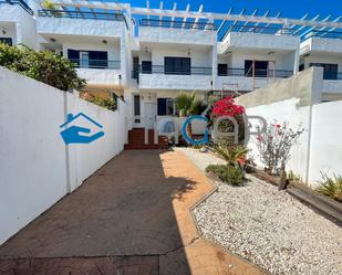 Exterior view of Single-family semi-detached for sale in La Línea de la Concepción  with Terrace, Balcony and Community pool