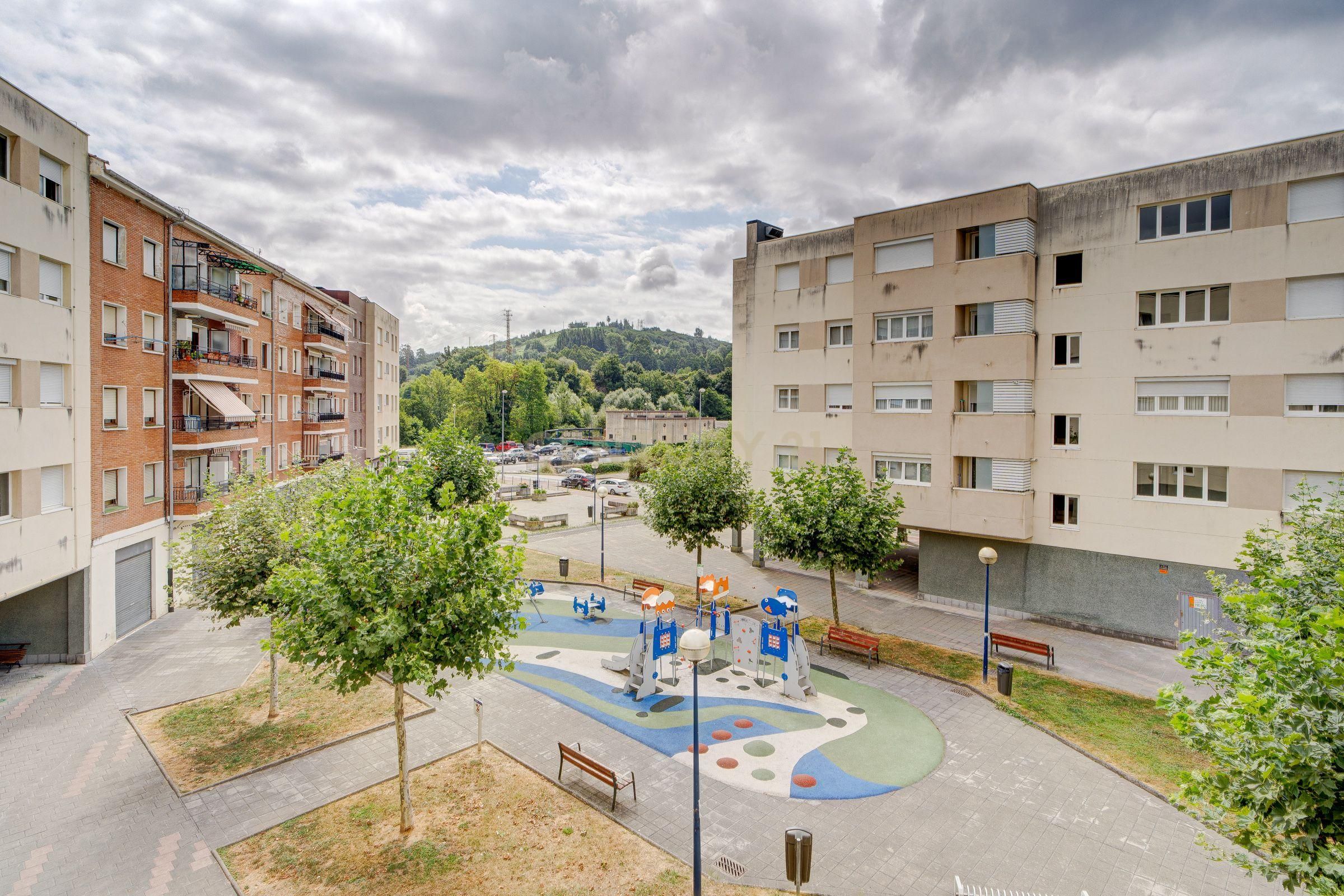 Vista exterior de Apartament en venda en Zalla  amb Traster