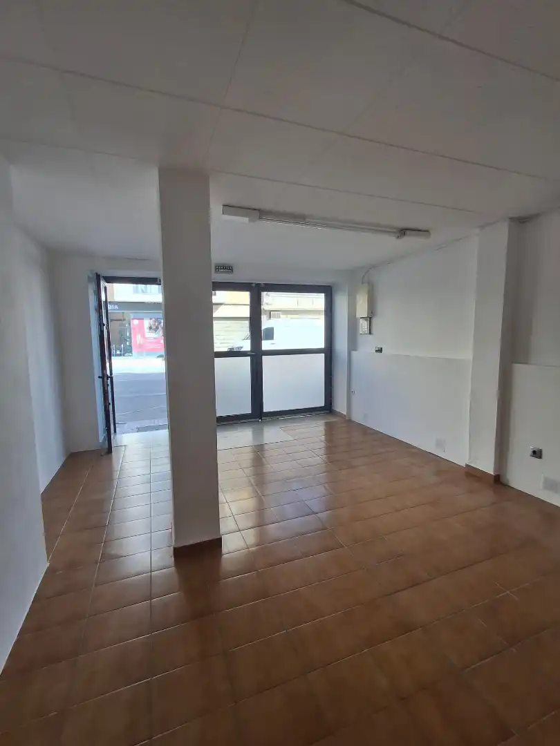 Local comercial en venta en Avinguda Catalunya 245