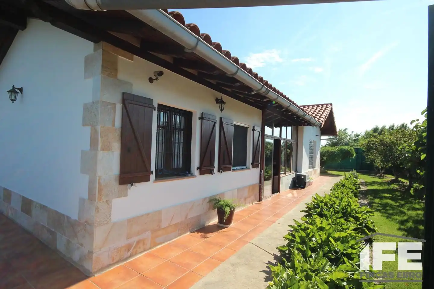 Außenansicht von Country house zum Verkauf in Corella mit Privatgarten, Terrasse und Schwimmbad