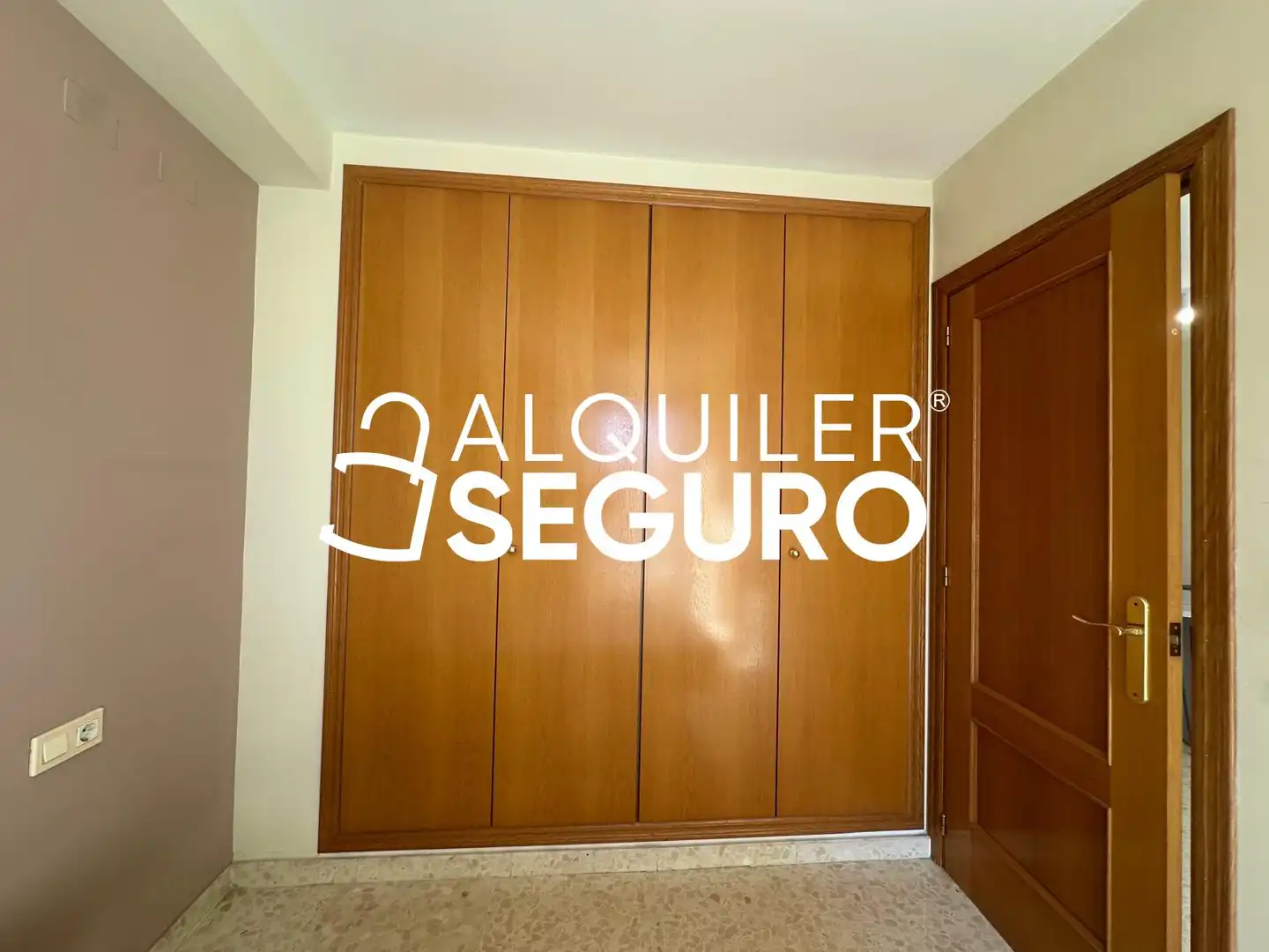 Habitación de Piso de alquiler en Valencia con Aire acondicionado y Amueblado