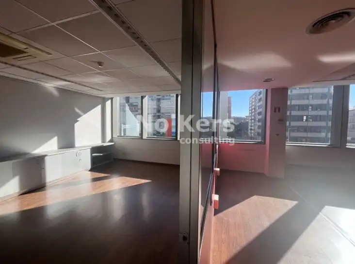 Office for sale in Barcelona  with Air Conditioner and Heating