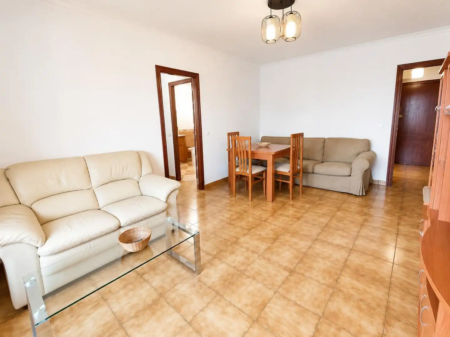 Sala d'estar de Pis de lloguer en Badajoz amb Moblat i Balcó