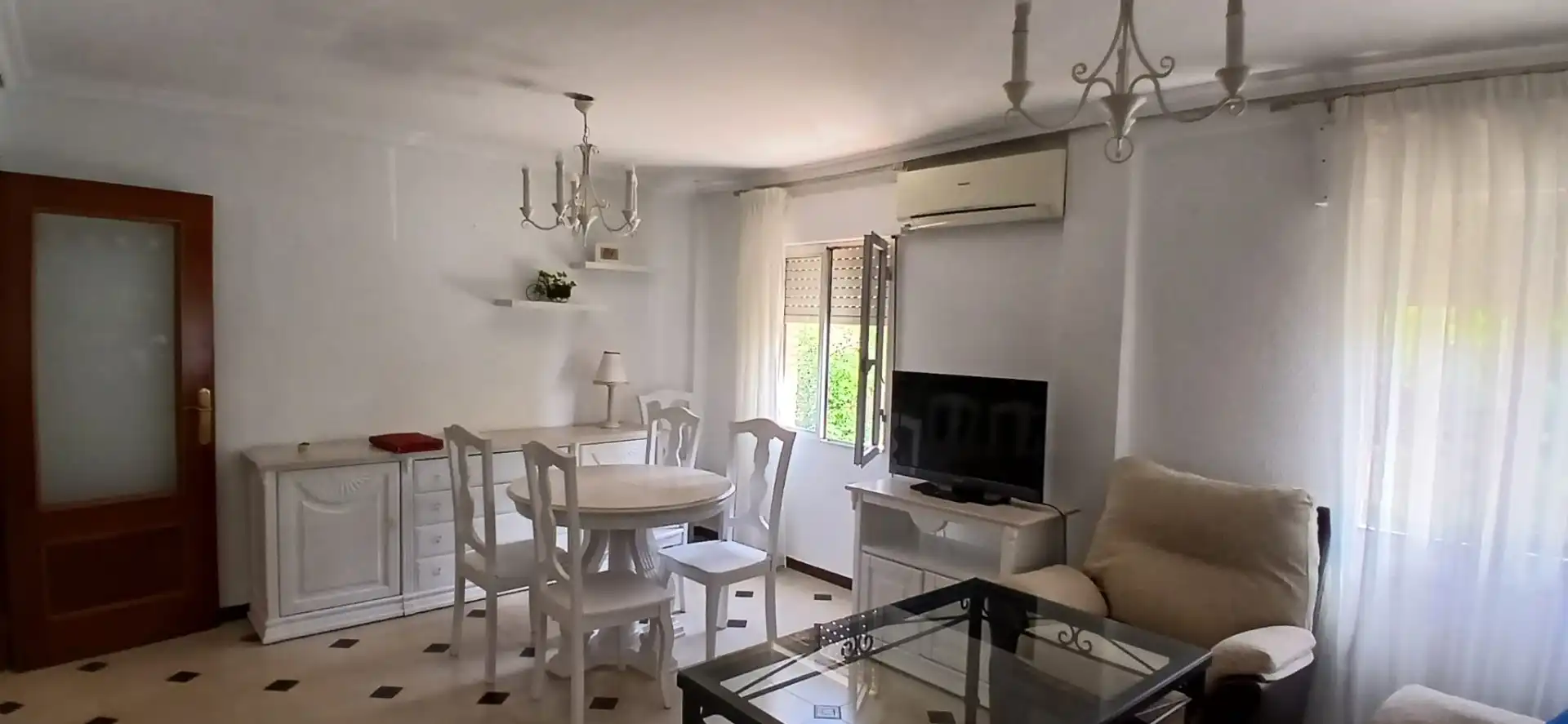 Living room of Flat for rent in Sevilla  with Air Conditioner, Furnished and Oven