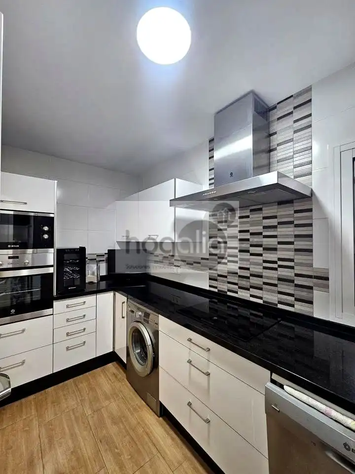 Küche von Wohnung zur Miete in Sevilla mit Klimaanlage, Terrasse und Möbliert