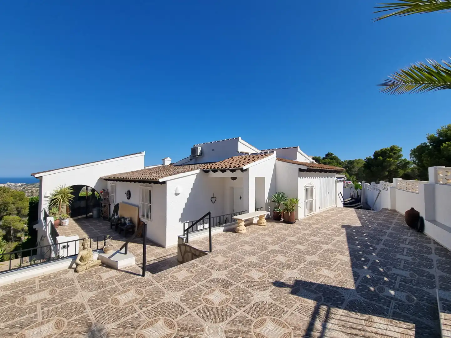 Vista exterior de Casa o chalet en venta en La Nucia con Aire acondicionado, Calefacción y Jardín privado