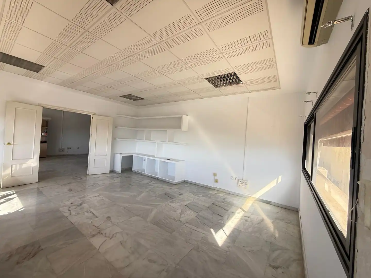 Office for rent in Mairena del Aljarafe  with Air Conditioner