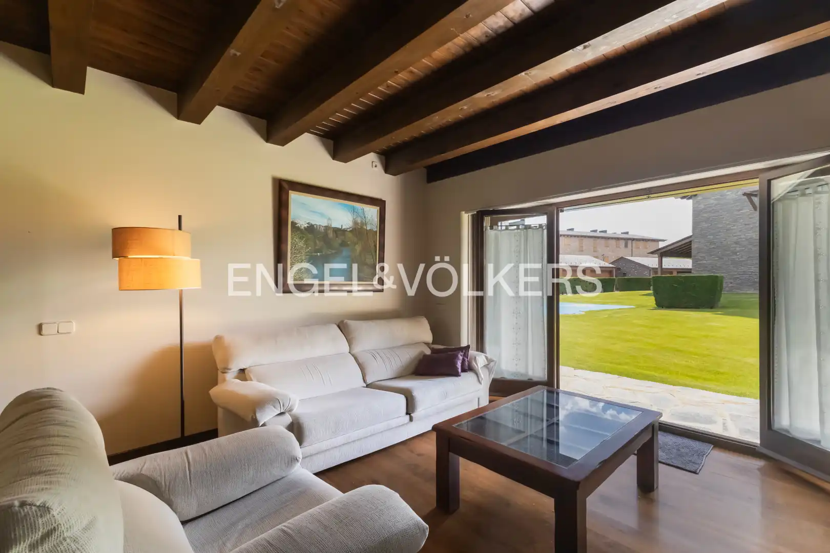 Sala d'estar de Casa adosada en venda en Bellver de Cerdanya amb Calefacció, Parquet i Terrassa