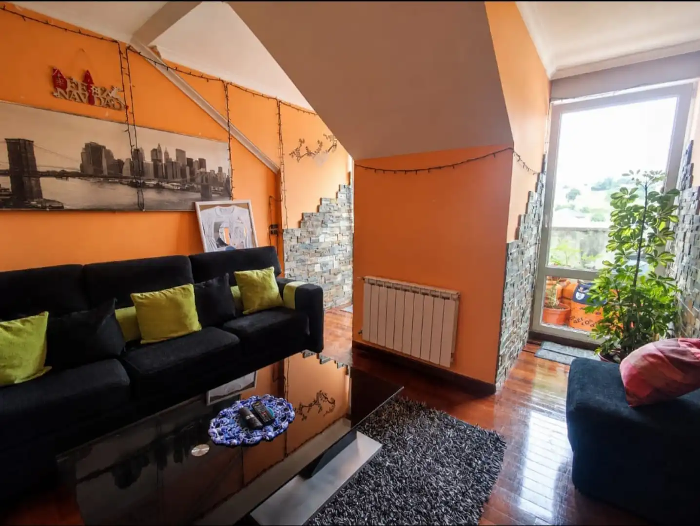 Sala d'estar de Àtic en venda en Santa María de Cayón amb Calefacció, Jardí privat i Parquet