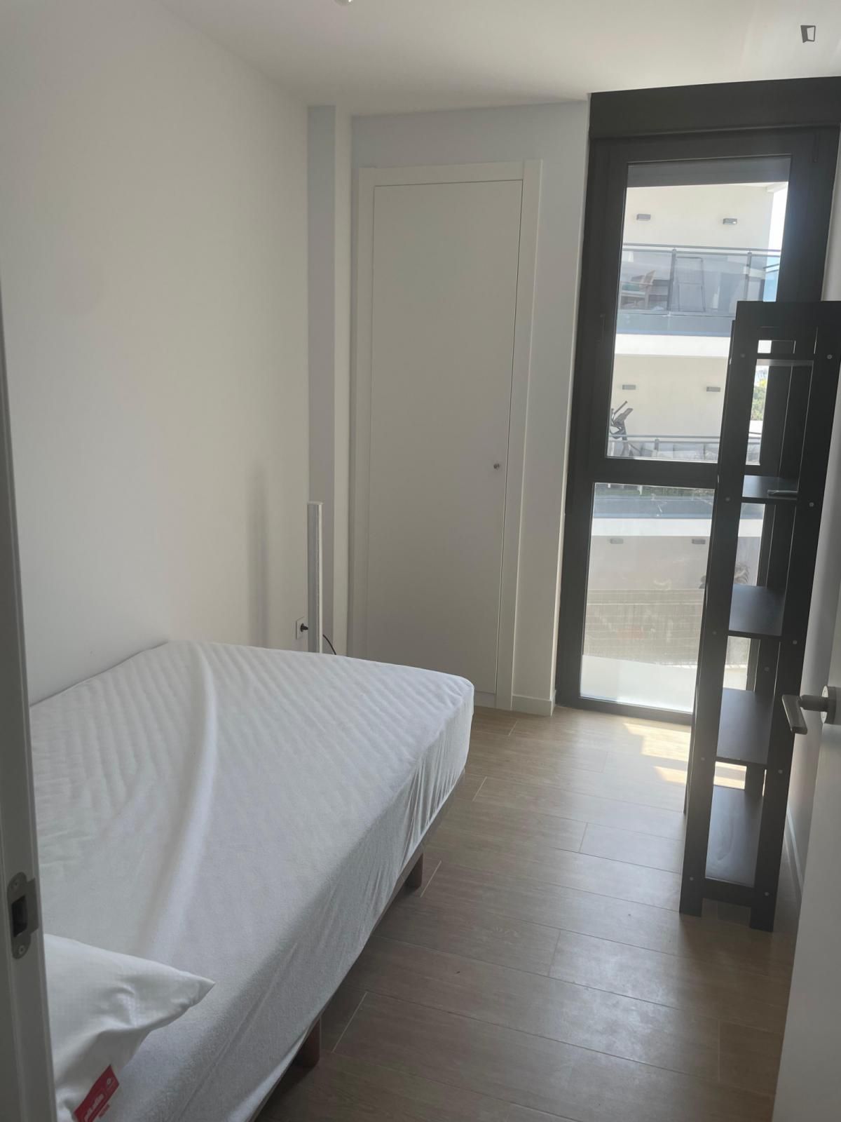 Dormitori de Apartament per a compartir en Sant Joan d'Alacant amb Aire condicionat, Moblat i Forn