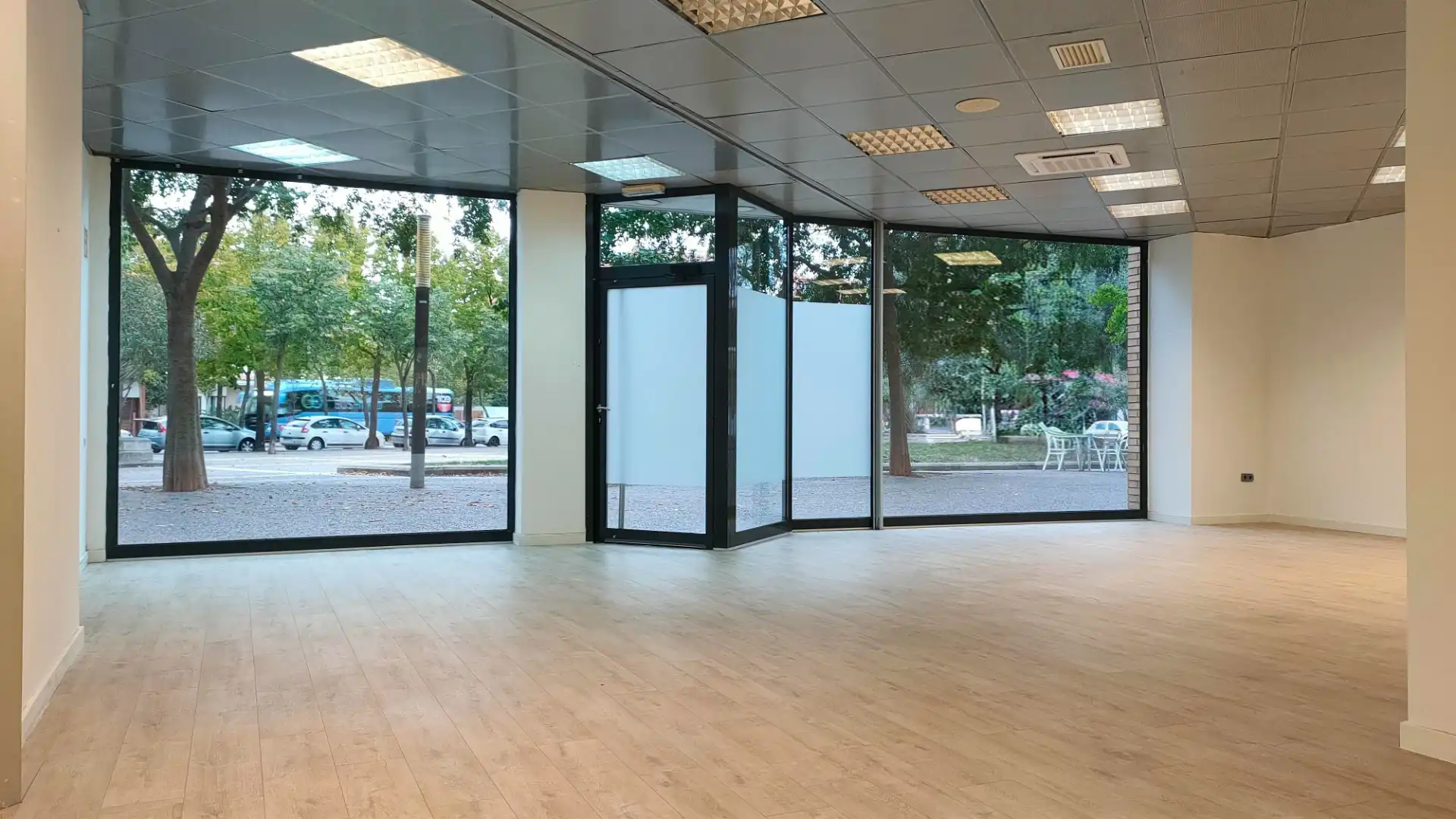 Local de alquiler en Girona con Aire acondicionado y Alarma