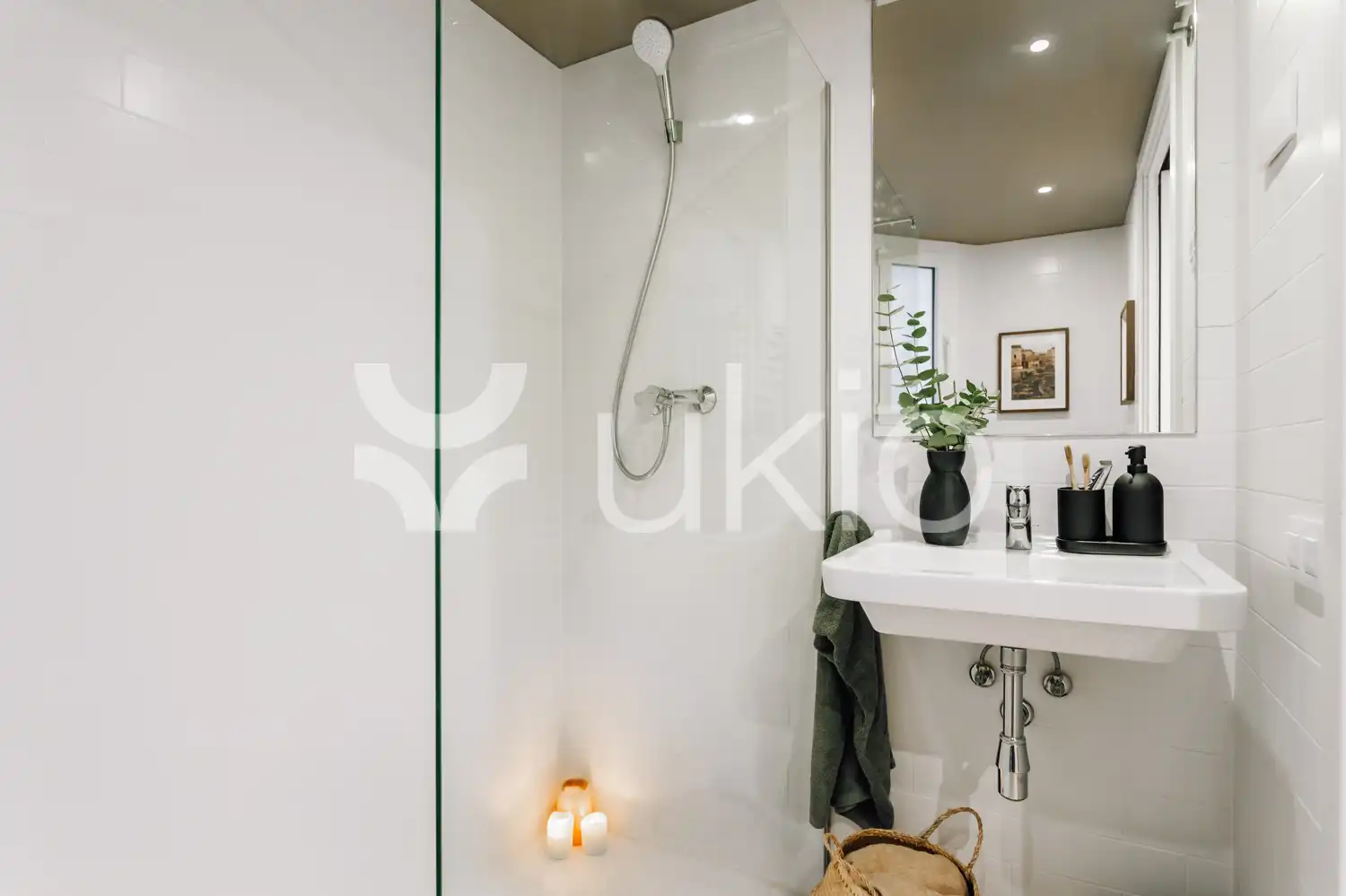 Bathroom of Apartments for rent in Barcelona  with Air Conditioner, Heating and Furnished