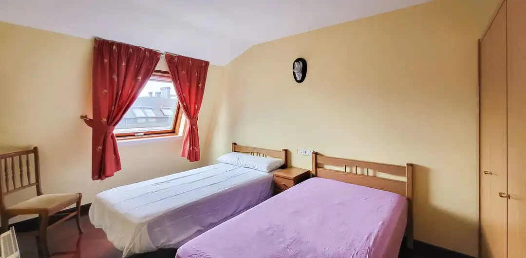 Bedroom of Flat for rent in Carballo  with Heating