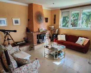 Sala d'estar de Finca rústica en venda en Villaquilambre amb Terrassa i Piscina