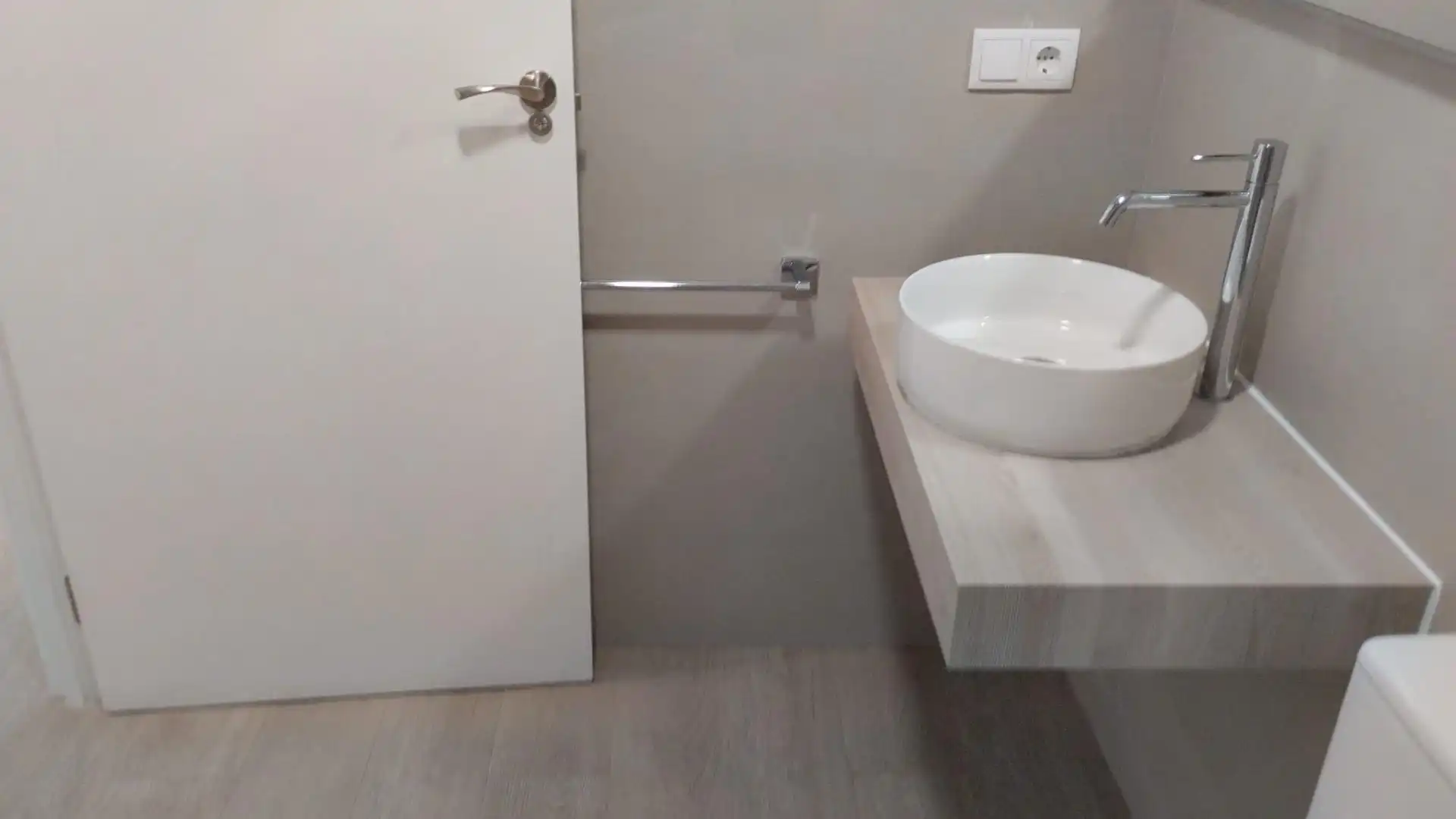 Baño de Planta baja en venta en Xirivella con Aire acondicionado, Terraza y Amueblado