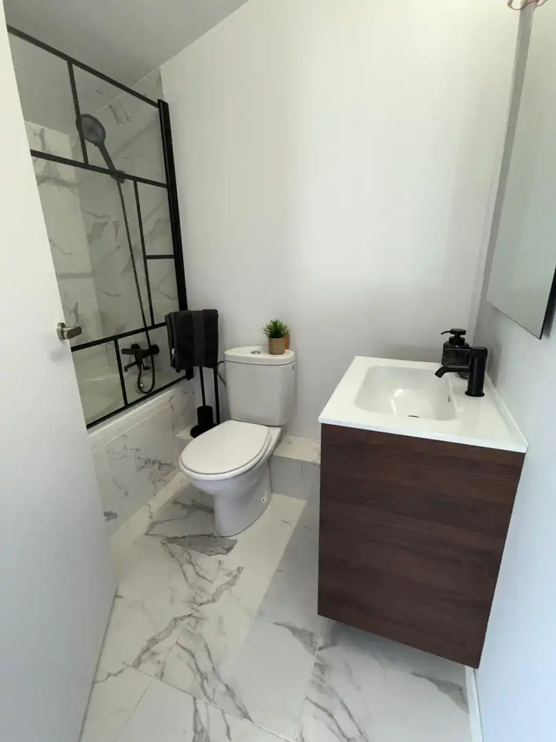 Bany de Planta baixa en venda en Vilalba Sasserra amb Parquet