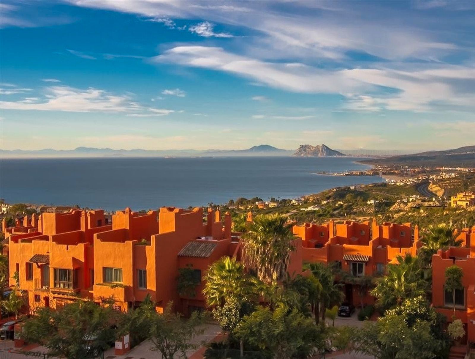 Vista exterior de Casa adosada en venda en Manilva amb Aire condicionat, Traster i Moblat