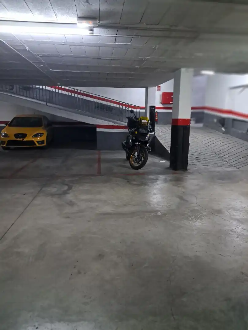 Garage zur Miete in Passatge de Roura, El Camp de l'Arpa del Clot