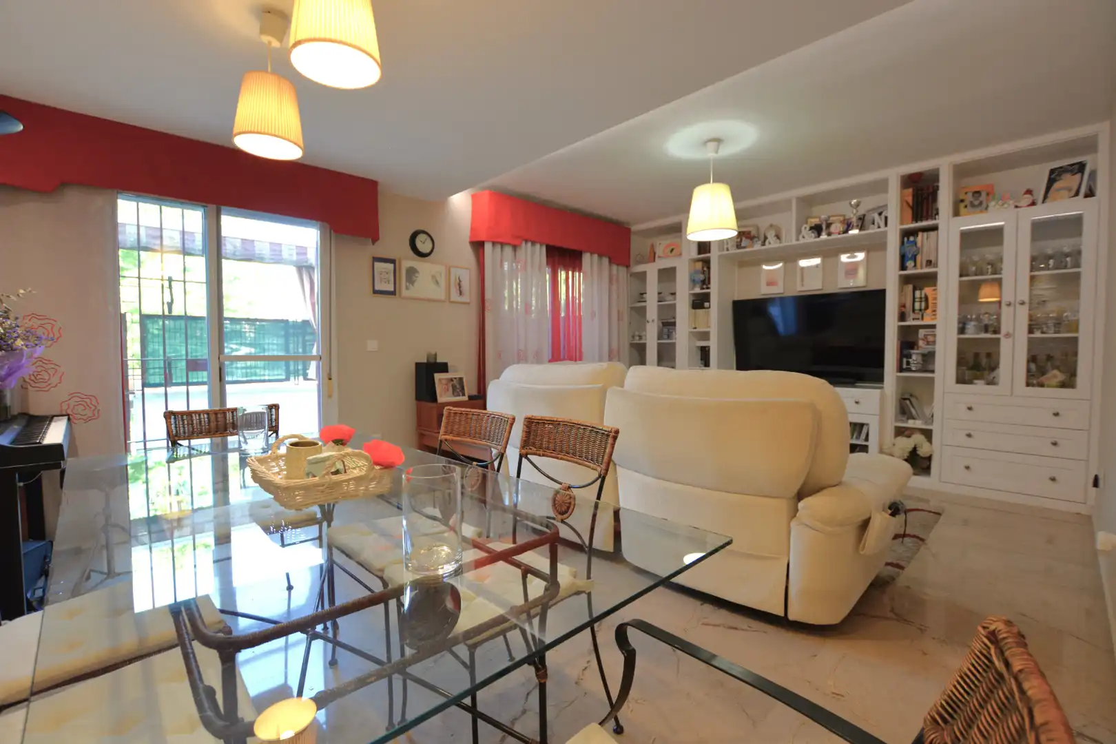 Sala d'estar de Casa adosada en venda en Bormujos amb Aire condicionat, Calefacció i Terrassa