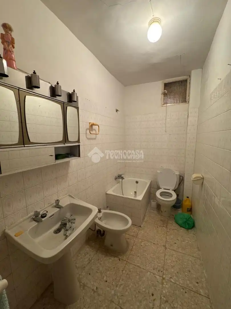 Casa aparellada amb terrassa en venda a Lupión, imagen 25