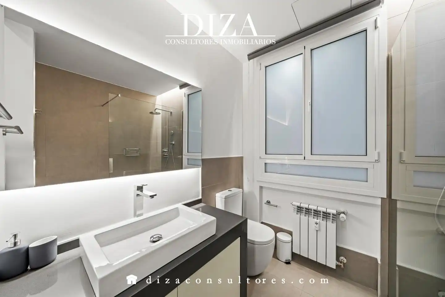 Badezimmer von Erdgeschoss zum Verkauf in Madrid mit Klimaanlage und Möbliert