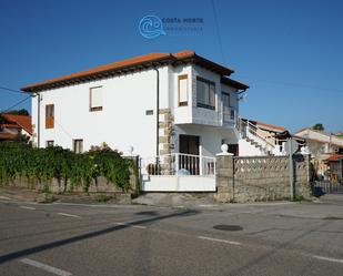 Vista exterior de Casa o xalet en venda en Suances amb Terrassa