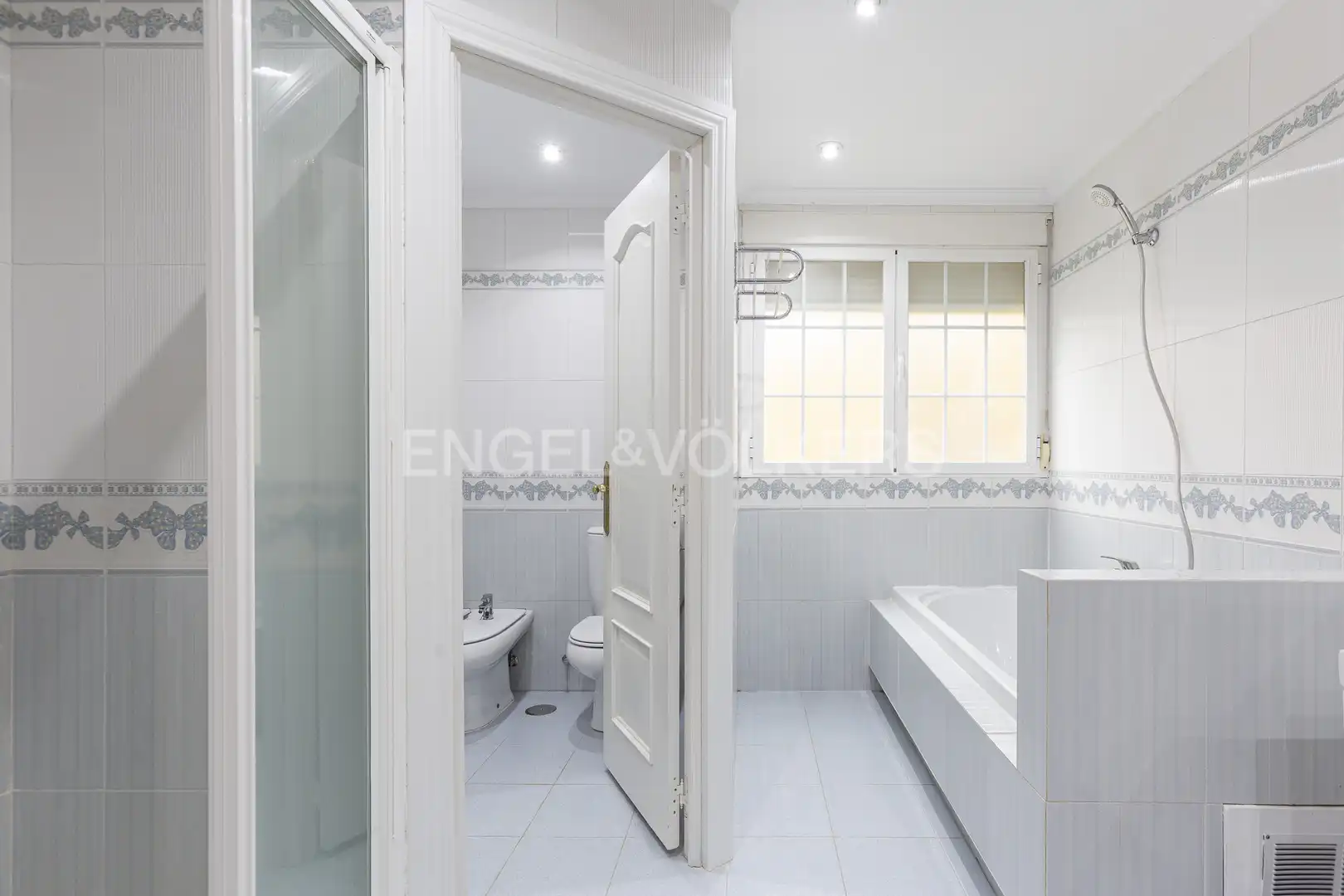 Bathroom of Houses for rent in Boadilla del Monte  with Air Conditioner, Heating and Private garden