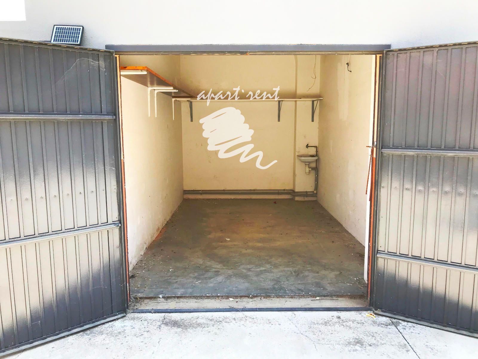 Garage for sale in Roses