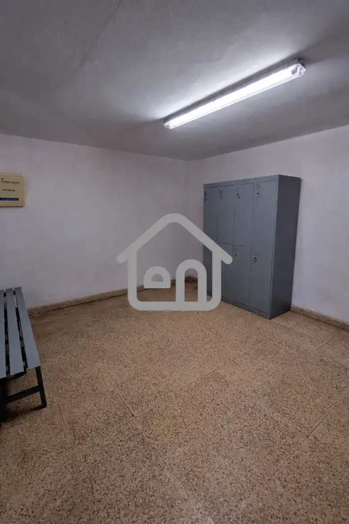 Fabrikhallen zum Verkauf in Requena mit Alarm
