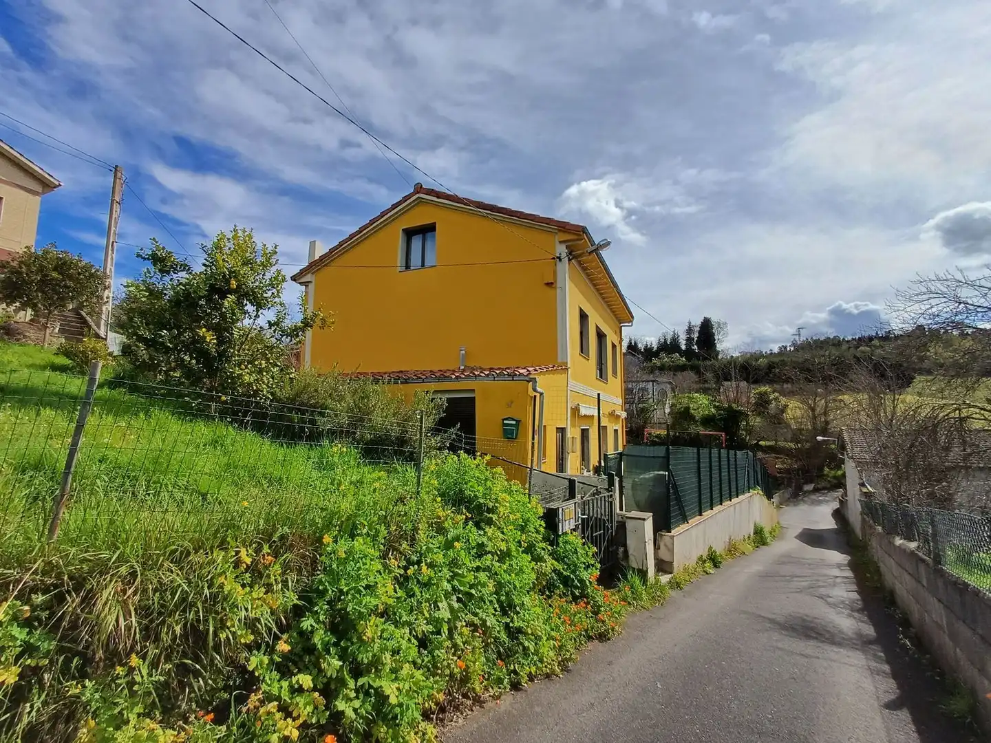 Vista exterior de Casa o xalet en venda en Siero amb Calefacció, Traster i Piscina