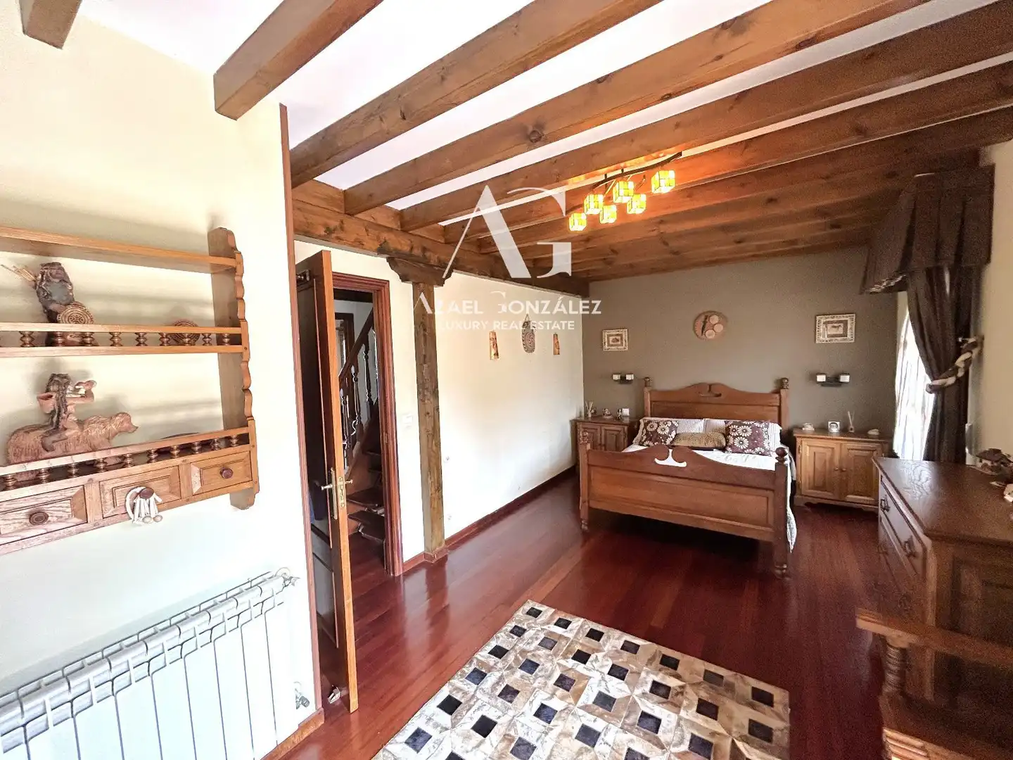 Habitación de Casa adosada en venta en Cabezón de la Sal con Calefacción, Jardín privado y Terraza