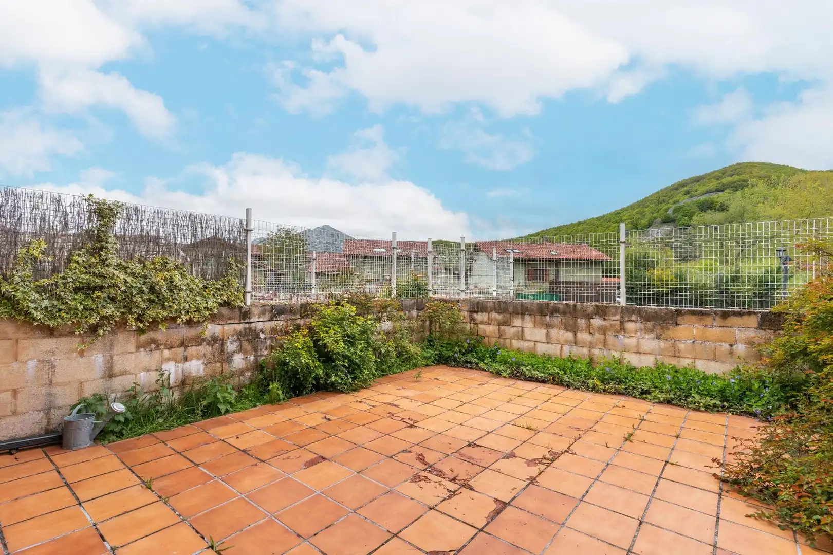 Terrassa de Casa adosada en venda en Puebla de Lillo amb Calefacció, Jardí privat i Terrassa