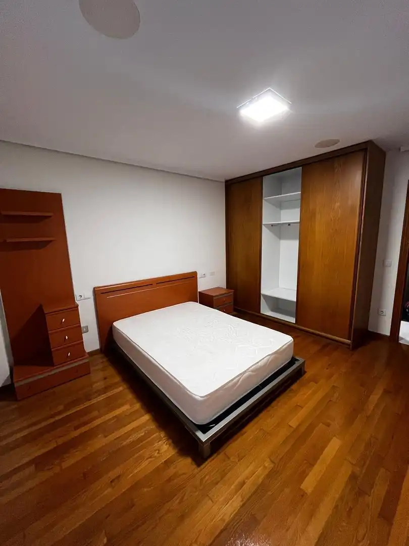 Schlafzimmer von Wohnung zur Miete in Ponferrada mit Heizung und Balkon